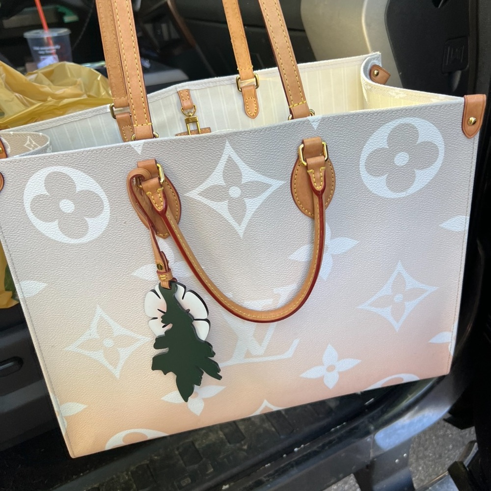 COPY - Louis Vuitton Canvas Monogram Giant By The Pool Onthego GM